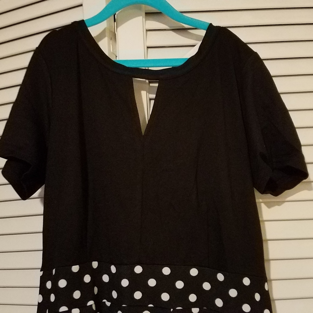 Dress - Picture 3 of 4